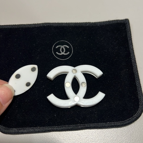 Pin Plastic Magnetic Backing - Picture 5 of 8